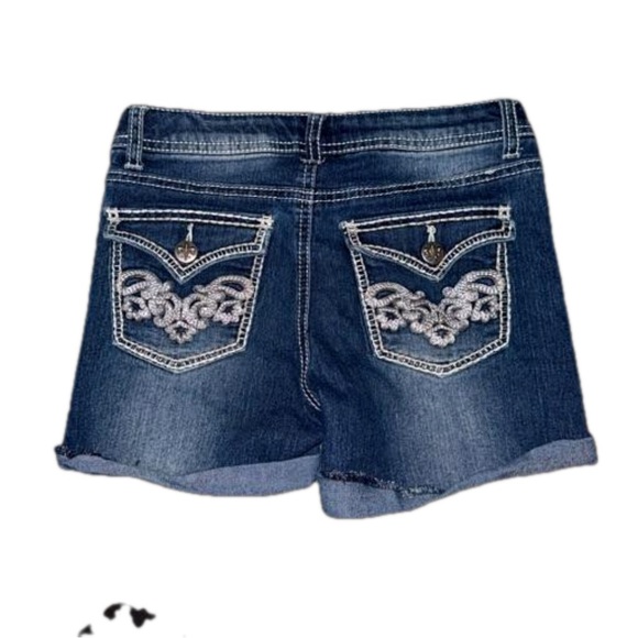 Girls Denim Shorts 💕🪅 - Picture 2 of 4